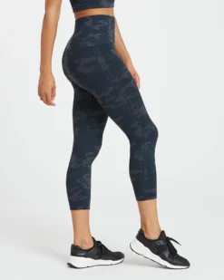 Spanx Look At Me Now Seamless Cropped Leggings