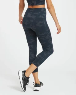 Spanx Look At Me Now Seamless Cropped Leggings