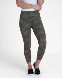 Spanx Look At Me Now Seamless Cropped Leggings