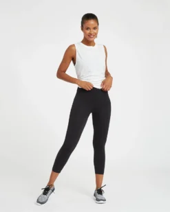 Spanx Look At Me Now Seamless Cropped Leggings
