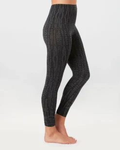 Spanx Look At Me Now Seamless Cropped Leggings