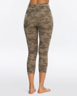 Spanx Look At Me Now Seamless Cropped Leggings