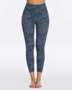 Spanx Look At Me Now Seamless Cropped Leggings