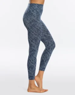 Spanx Look At Me Now Seamless Cropped Leggings