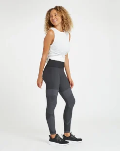 Spanx Comfy Essentials Look At Me Now Seamless Moto Leggings