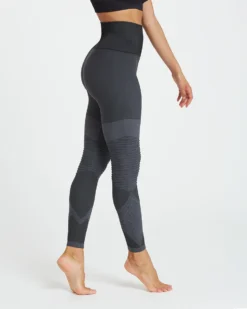 Spanx Comfy Essentials Look At Me Now Seamless Moto Leggings